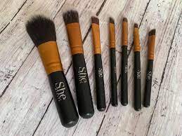 Set de Brochas de SHE con estuche